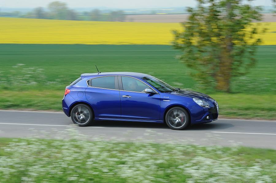  Alfa Romeo Giulietta Sportiva (940) 2014 года  (UK) (фото 33 из 48)